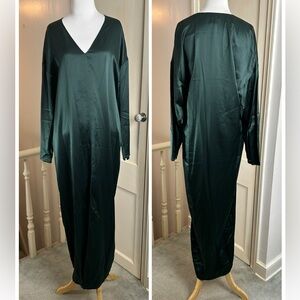 BANANA REPUBLIC • 100% Silk Dress